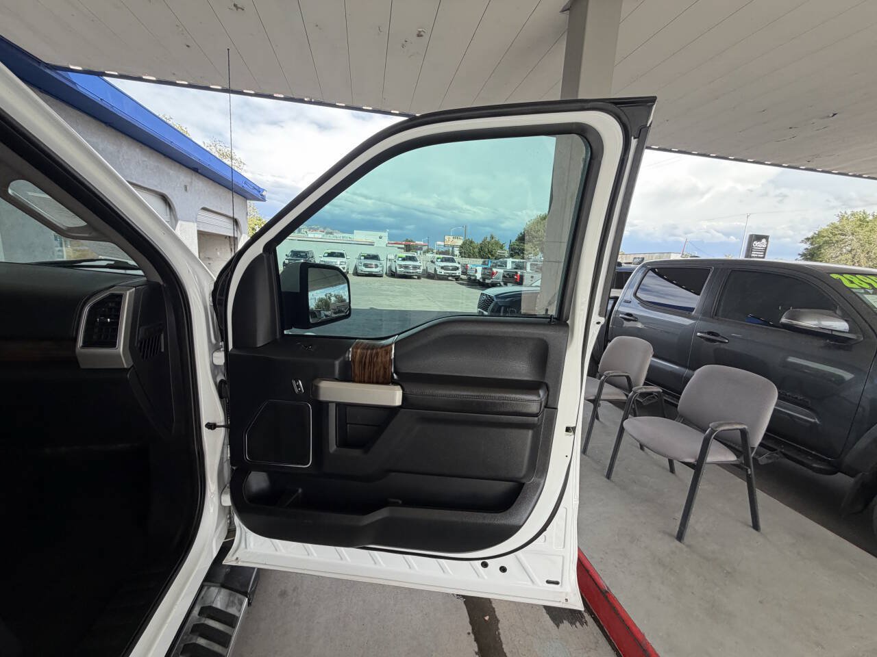Used 2019 Ford F150 Lariat w/ Equipment Group 501A Mid AWD/4WD image 12