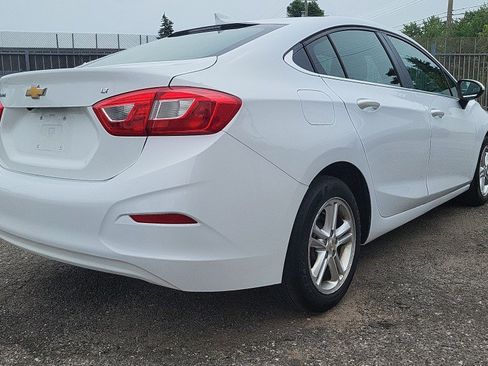 Used 2017 Chevrolet Cruze LT FWD image 10