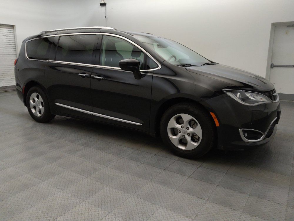 Used 2017 Chrysler Pacifica Touring-L Plus FWD image 11