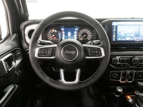Used 2025 Jeep Wrangler Unlimited Sahara AWD/4WD image 14
