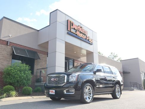 Used 2017 GMC Yukon Denali w/ Open Road Package AWD/4WD image 44