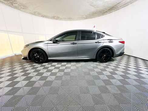 Used 2025 Toyota Camry SE FWD image 6