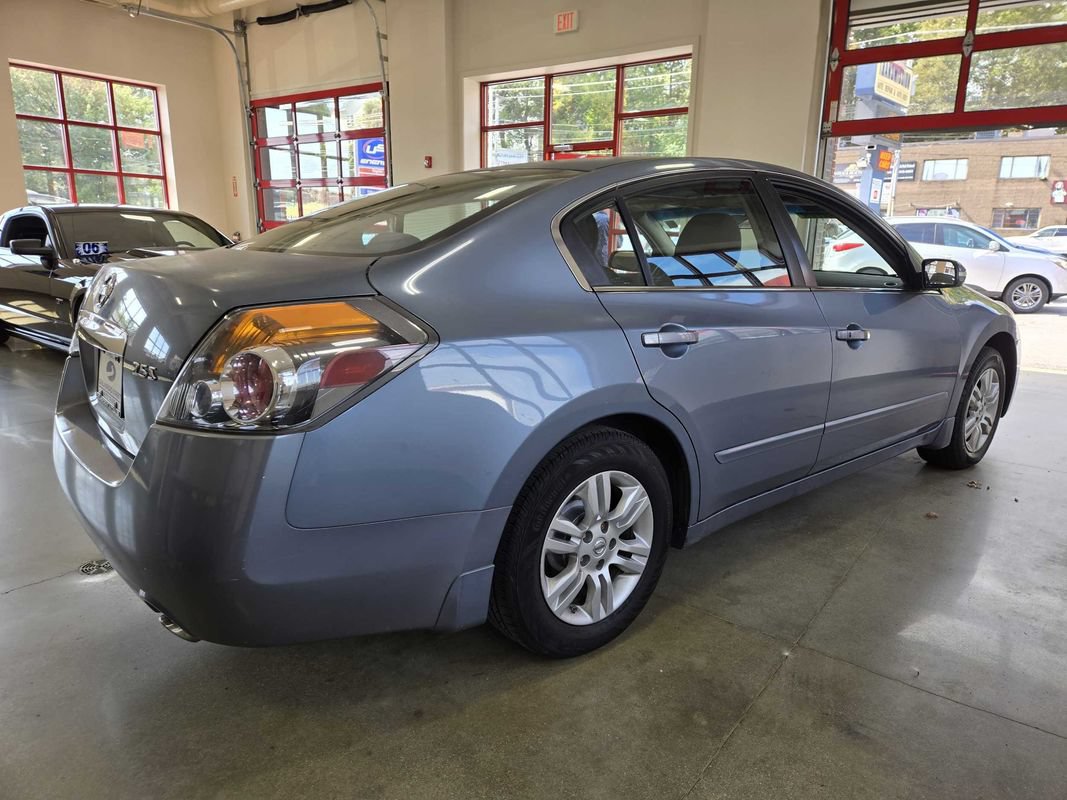 Used 2010 Nissan Altima 2.5 S w/ Convenience Plus Pkg FWD image 7