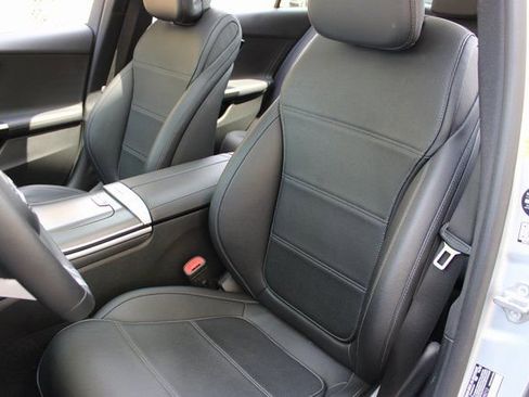 Used 2023 Mercedes-Benz C 300 Sedan image 10