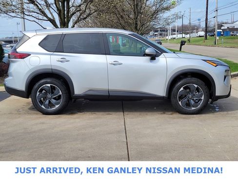 Certified 2025 Nissan Rogue SV image 2