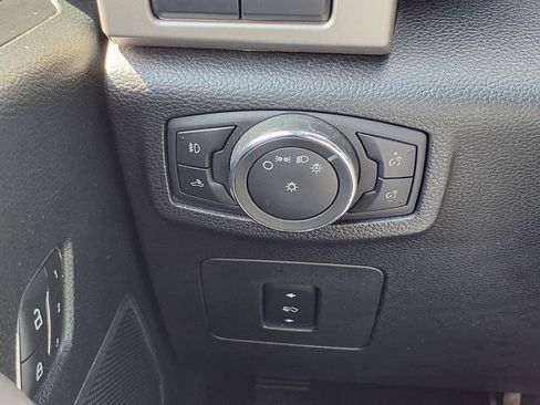 Used 2015 Ford F150 Lariat w/ Equipment Group 502A Luxury RWD image 10