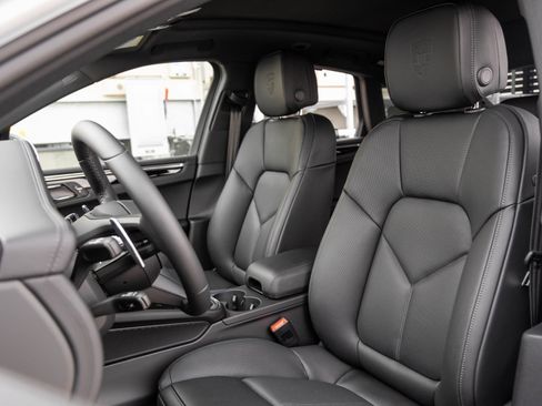 New 2026 Porsche Macan S image 5