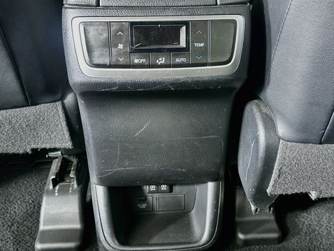Used 2019 Toyota Highlander Limited FWD image 29
