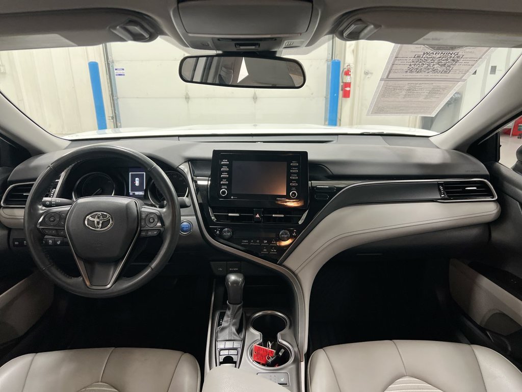 Used 2022 Toyota Camry SE w/ Cold Weather Package FWD image 10