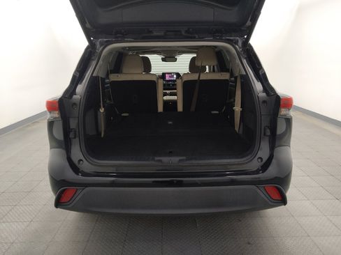 Used 2021 Toyota Highlander XLE FWD image 28