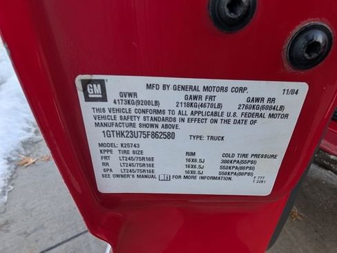 Used 2005 GMC Sierra 2500 SLE w/ Skid Plate Package image 32