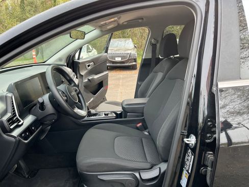 Used 2025 Kia Sportage LX image 25