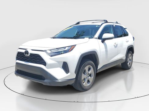 Used 2024 Toyota RAV4 XLE w/ Convenience Package FWD image 3