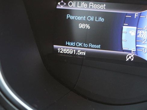 Used 2017 Ford Fusion SE w/ Fusion SE Technology Package image 12