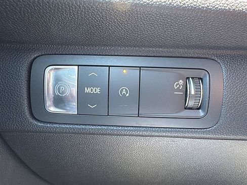 Used 2025 Chevrolet Traverse LT w/ Driver Confidence Package FWD image 24