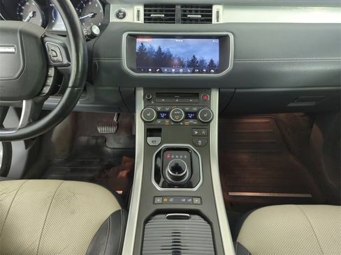 Used 2017 Land Rover Range Rover Evoque SE Premium image 24