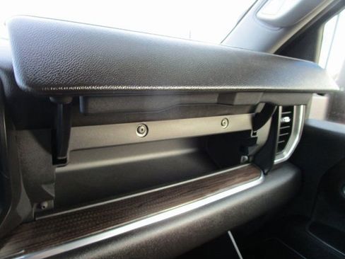 Used 2024 Chevrolet Silverado 3500 LT w/ Convenience Package image 15