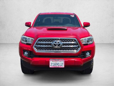 Used 2017 Toyota Tacoma TRD Sport w/ Tow Package RWD image 2