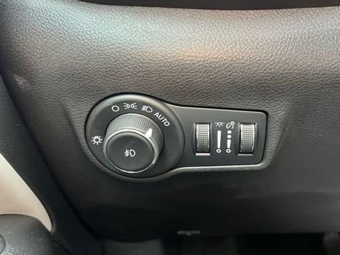 Certified 2023 Jeep Compass Limited w/ Elite Group AWD/4WD image 12