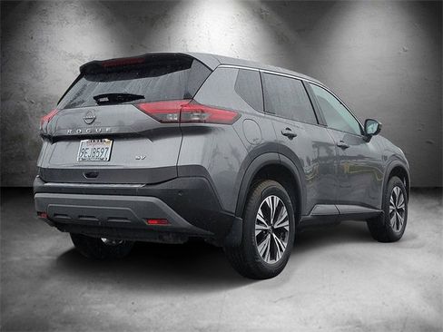 Used 2023 Nissan Rogue SV image 3