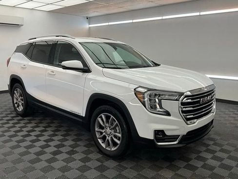 Used 2024 GMC Terrain SLT AWD/4WD image 3