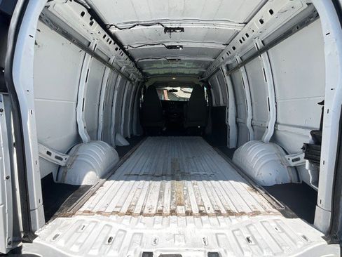 Used 2020 Chevrolet Express 3500 Extended w/ Driver Convenience Package RWD image 23