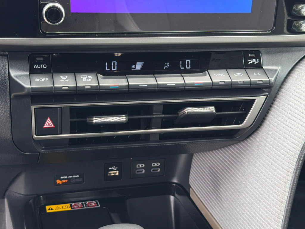 Used 2025 Toyota Camry SE w/ Convenience Package FWD image 28