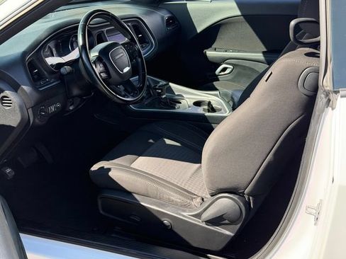 Used 2022 Dodge Challenger SXT RWD image 11