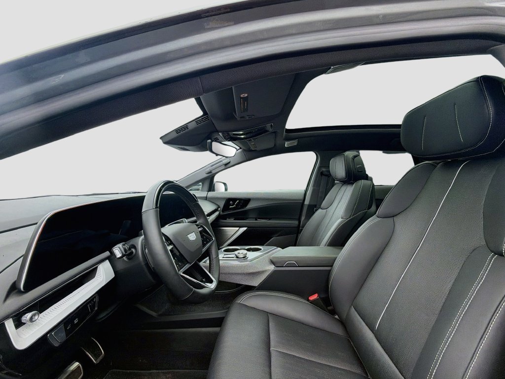 Certified 2025 Cadillac Optiq Luxury 2 AWD/4WD image 22