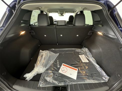 New 2026 Nissan Kicks SR image 20