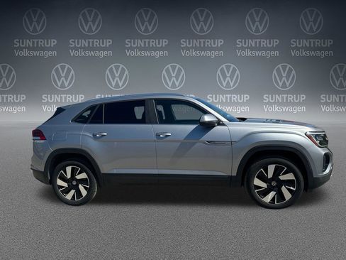 Used 2024 Volkswagen Atlas Cross Sport SE FWD image 36