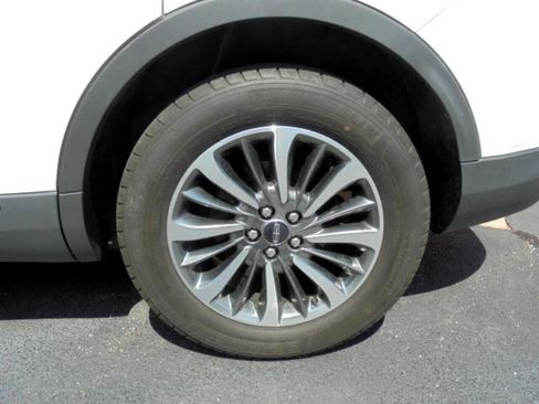 Used 2019 Lincoln Nautilus Select image 22