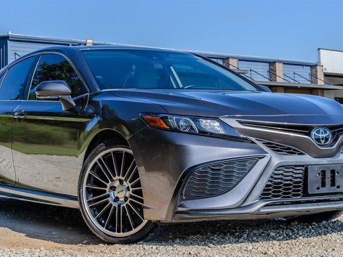 Used 2022 Toyota Camry SE FWD image 7