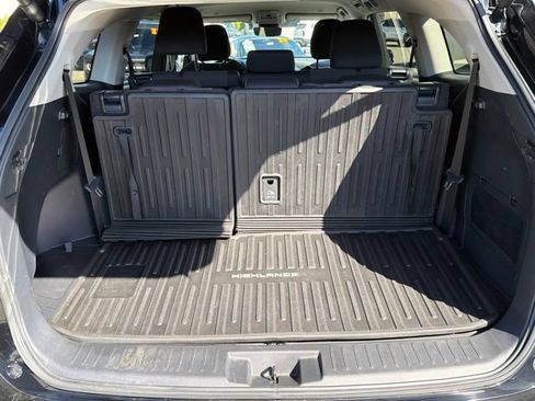 Used 2024 Toyota Highlander LE FWD image 21