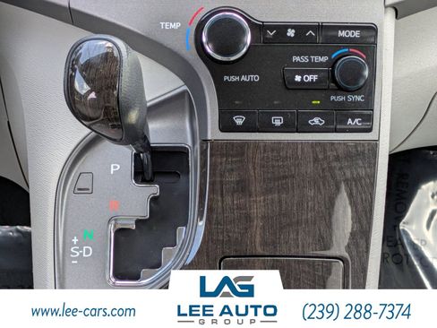 Used 2014 Toyota Venza LE FWD image 16