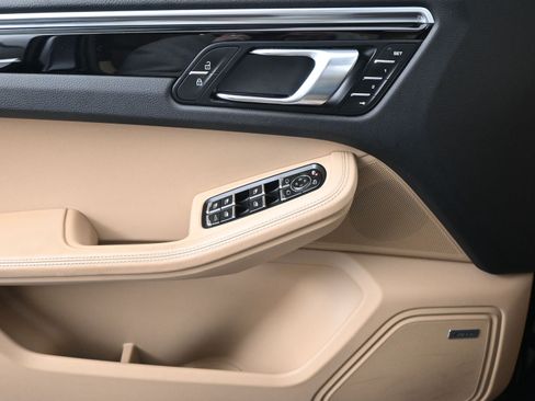 Certified 2020 Porsche Macan S image 13