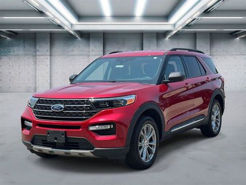 Used 2023 Ford Explorer XLT w/ Equipment Group 202A AWD/4WD image 23