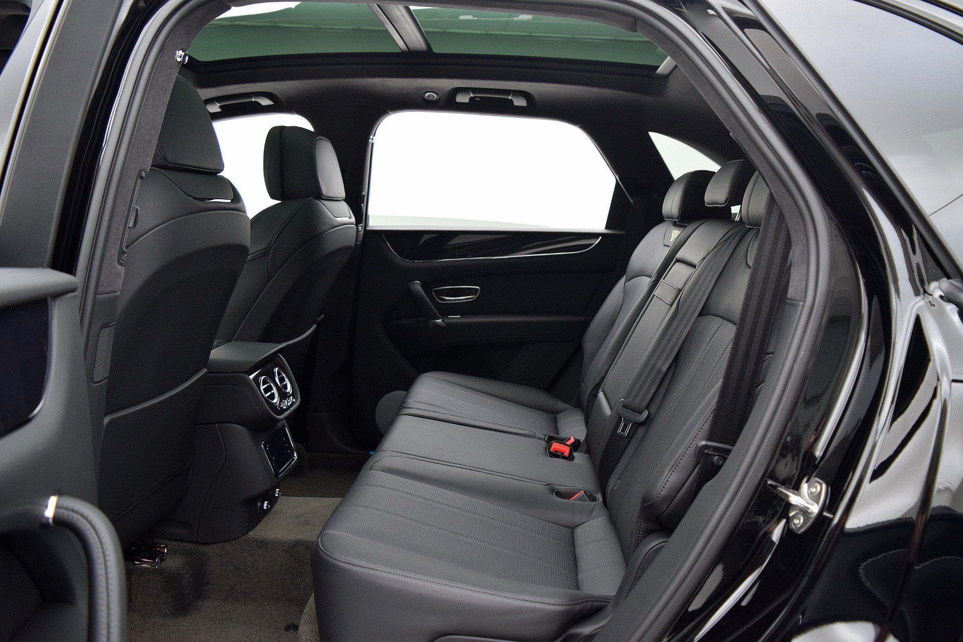 Certified 2019 Bentley Bentayga AWD/4WD image 26