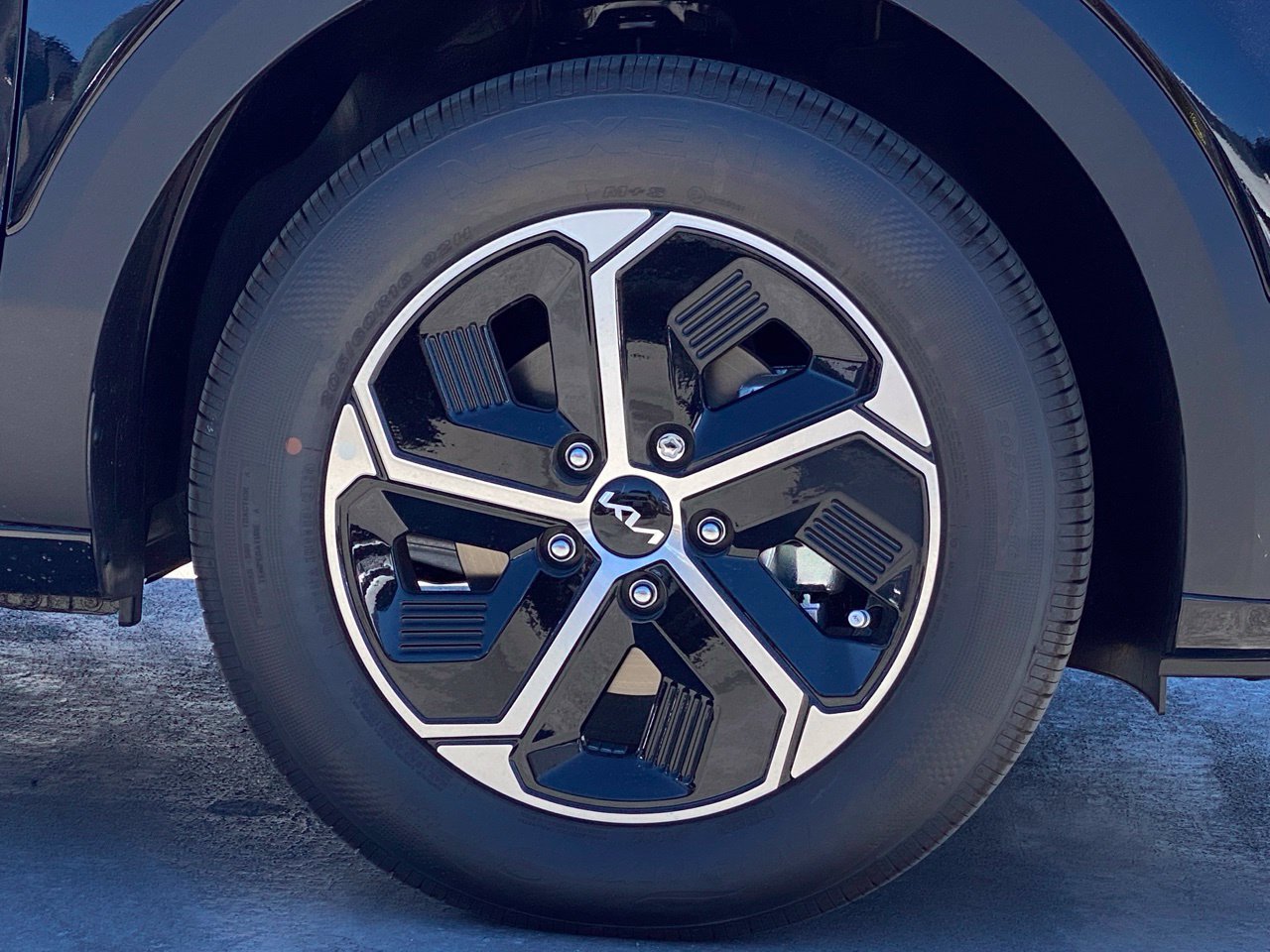 New 2026 Kia Niro EX FWD image 10