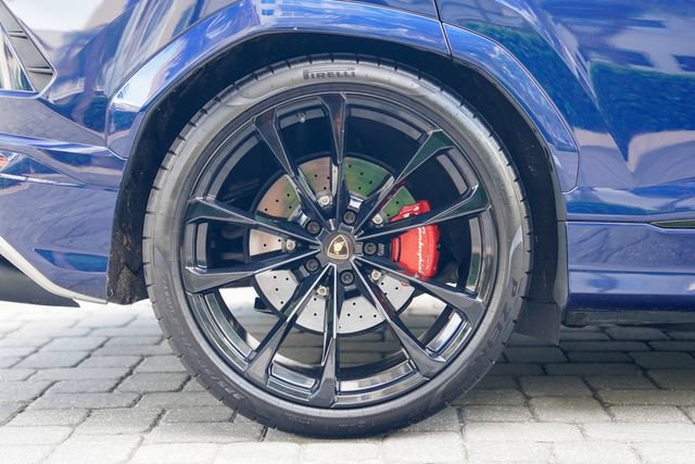 Used 2022 Lamborghini Urus AWD/4WD image 32