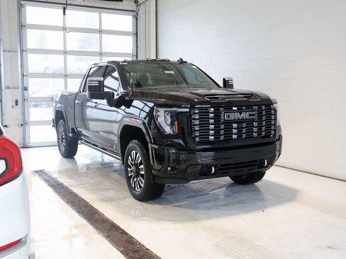 Certified 2025 GMC Sierra 2500 Denali Ultimate image 2