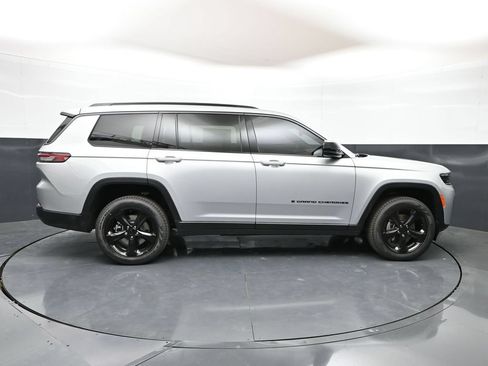 New 2026 Jeep Grand Cherokee L Limited w/ Limited Altitude Package AWD/4WD image 31