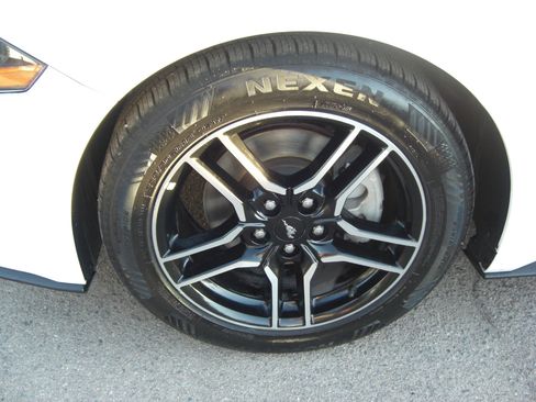 Used 2018 Ford Mustang Premium image 4