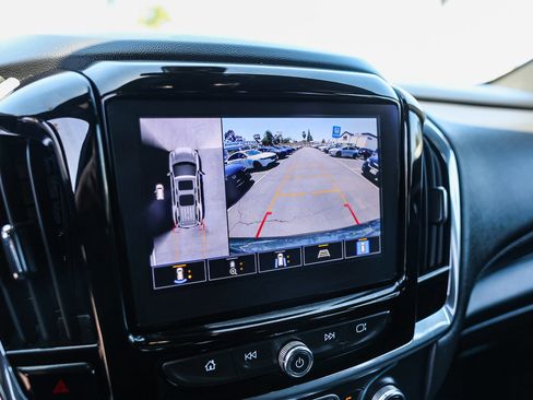 Used 2023 Chevrolet Traverse LT FWD image 15