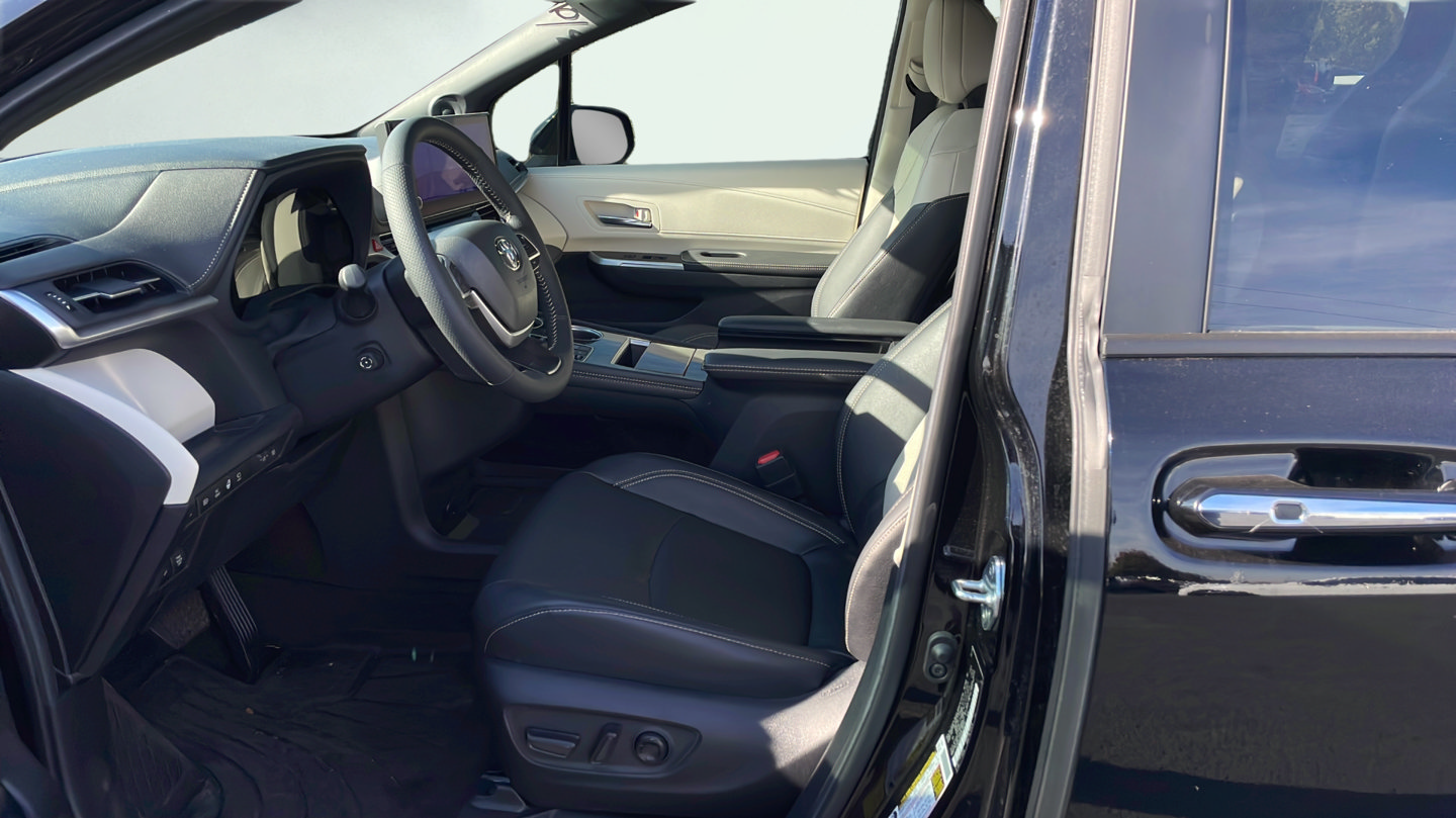 Certified 2026 Toyota Sienna Platinum AWD/4WD image 9