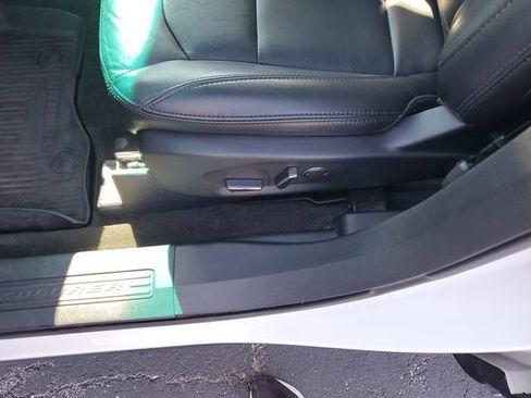 Used 2017 Ford Explorer XLT w/ Equipment Group 202A AWD/4WD image 18