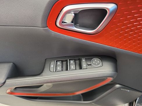 Certified 2025 Kia Soul GT-Line w/ GT-Line Technology Package FWD image 18