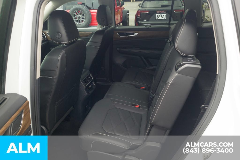 Used 2025 Volkswagen Atlas SE FWD image 18