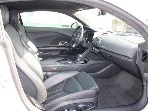 Used 2018 Audi R8 V10 w/ Carbon Exterior Package image 35