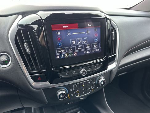 Used 2022 Chevrolet Traverse RS image 18